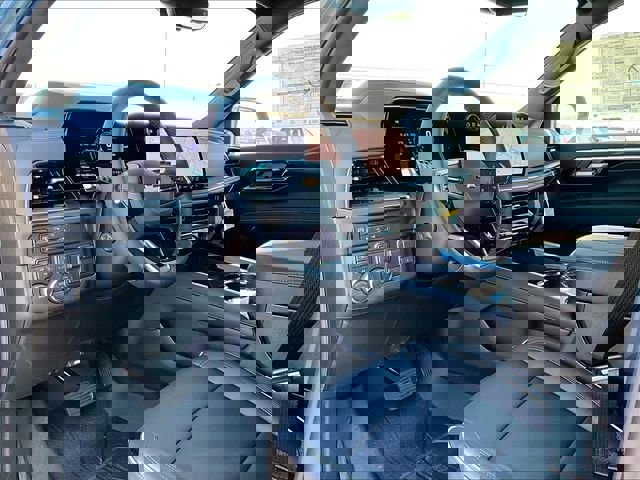 New 2026 Chevrolet Suburban Premier image 8