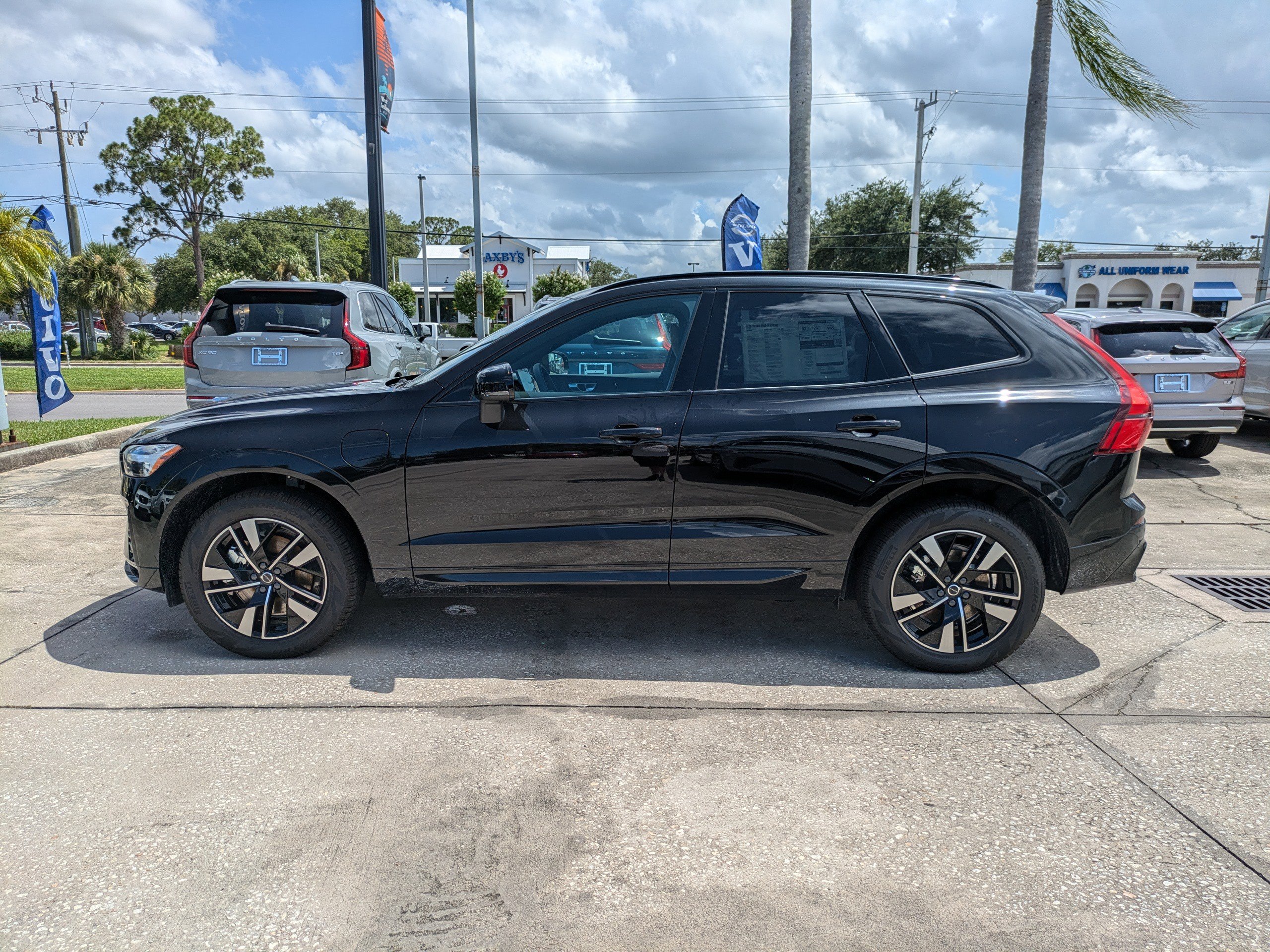 New 2026 Volvo XC60 T8 Core image 7