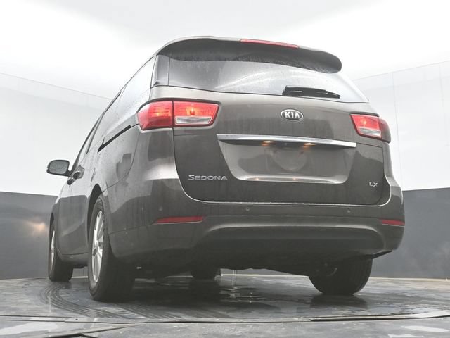 Used 2017 Kia Sedona LX w/ LX Essentials Premium Package FWD image 31