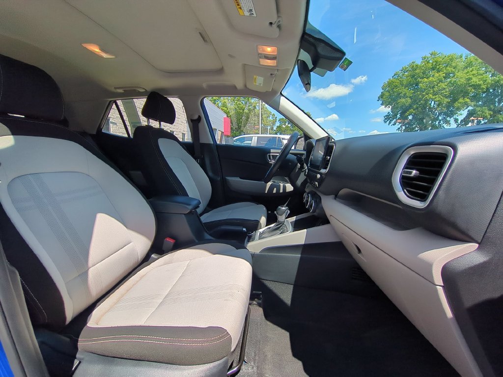 Used 2025 Hyundai Venue SEL FWD image 30