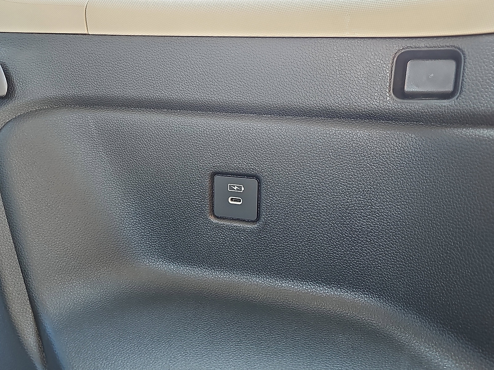 Used 2025 Honda Pilot Touring image 11