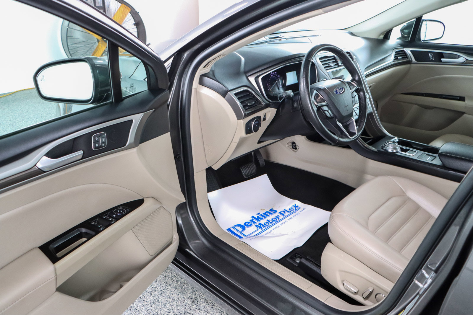 Used 2019 Ford Fusion SEL image 3