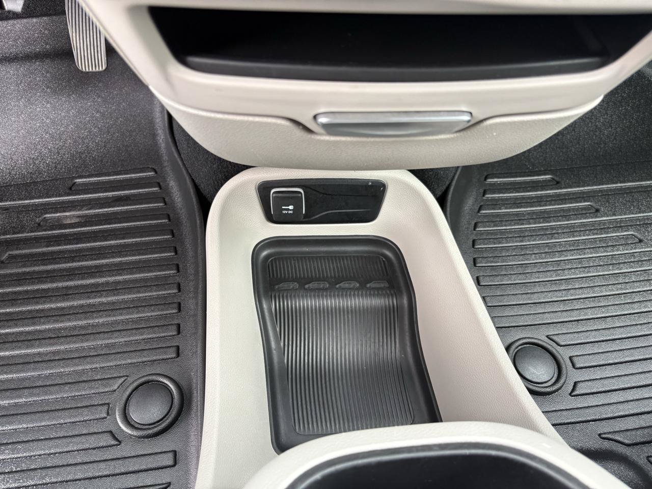 Used 2024 Chrysler Pacifica Limited FWD image 29