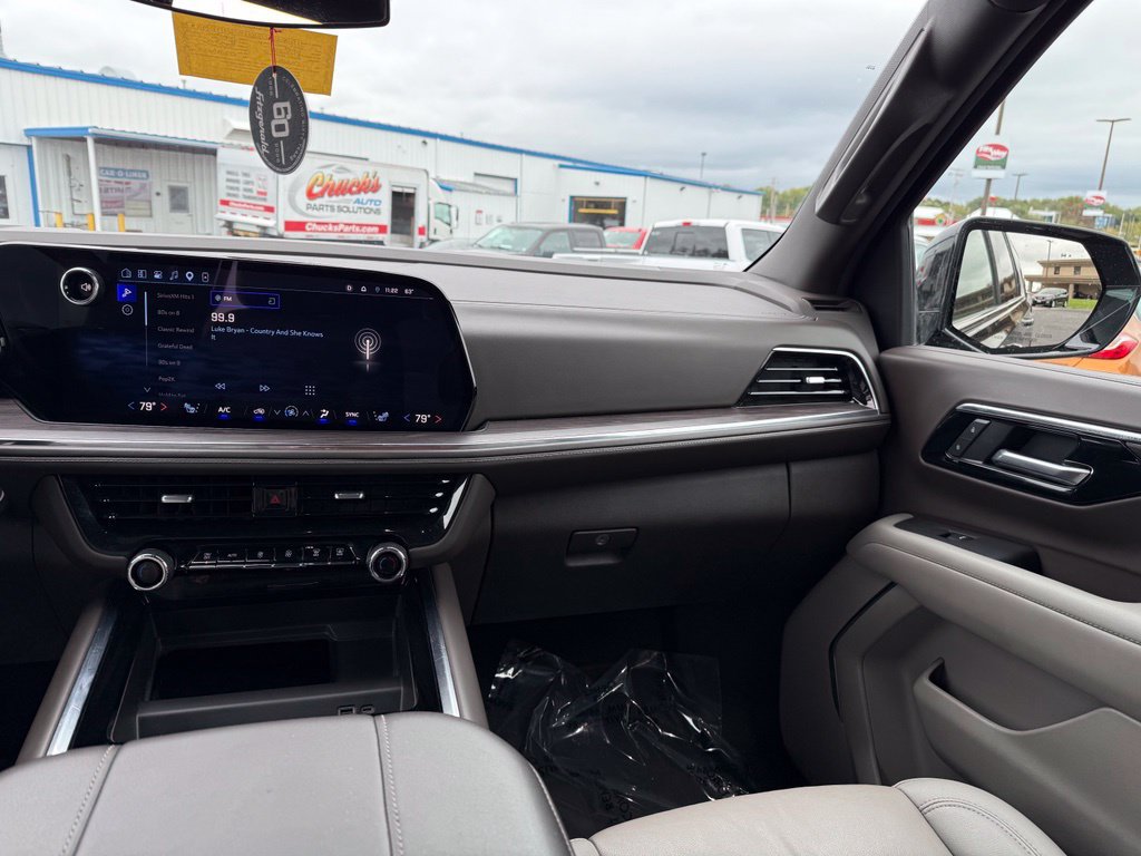 Used 2025 Chevrolet Suburban LT AWD/4WD image 14