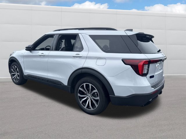 Used 2026 Ford Explorer ST-Line AWD/4WD image 3