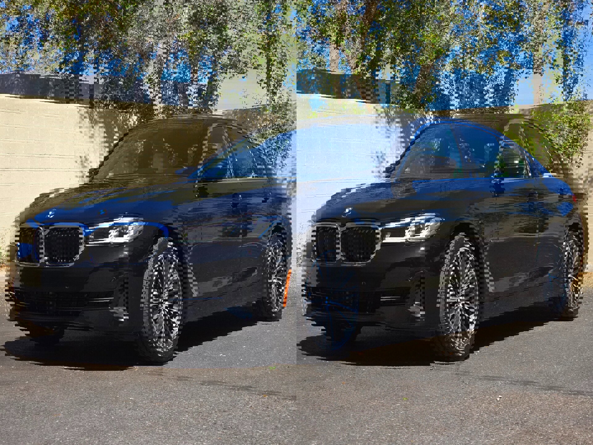 Used 2021 BMW 530e w/ Parking Assistance Package image 5