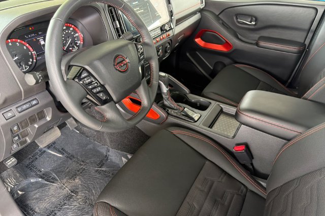 Used 2025 Nissan Frontier Pro-X RWD image 10