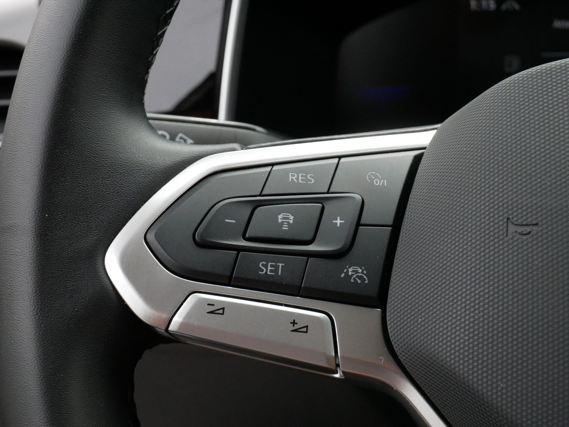 Certified 2025 Volkswagen Taos SE AWD/4WD image 26