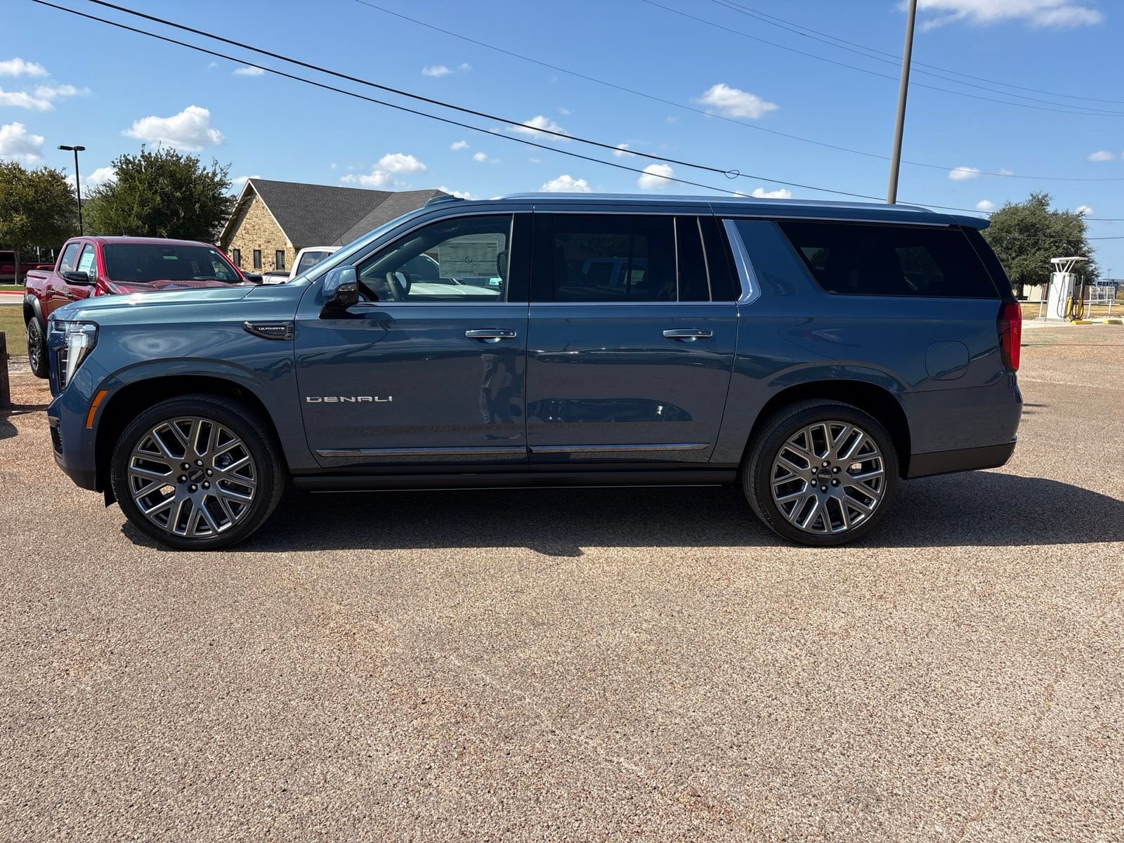 New 2026 GMC Yukon XL Denali Ultimate w/ LPO, Floor Liner Package AWD/4WD image 2