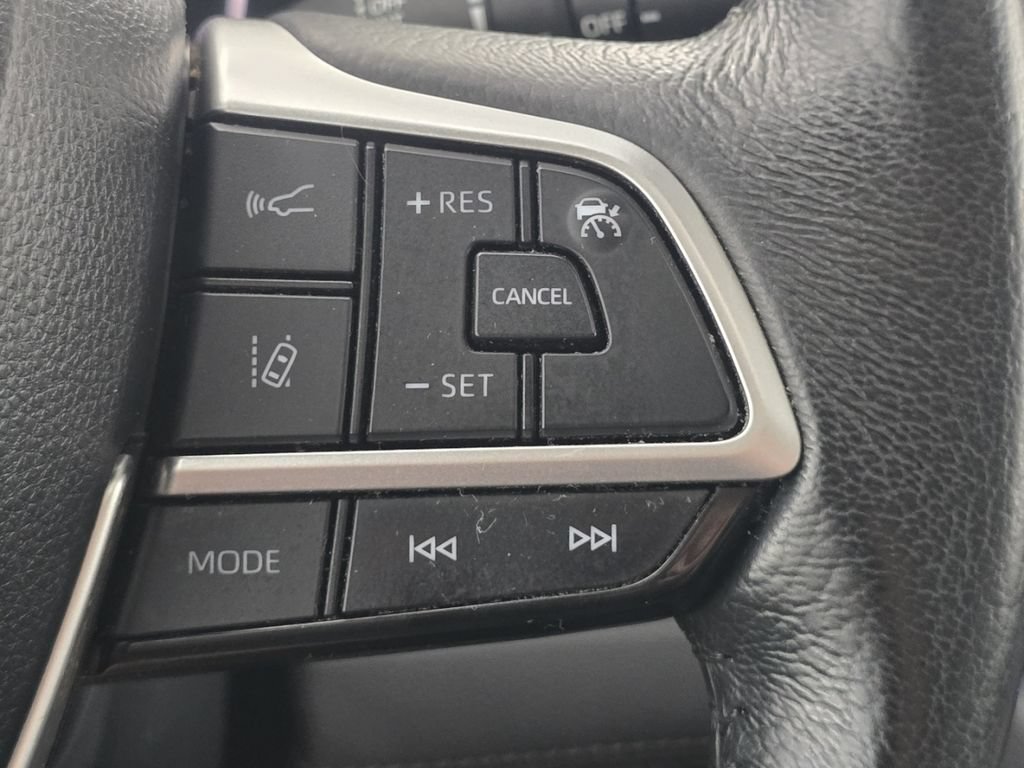 Certified 2024 Toyota Sienna XLE FWD image 32