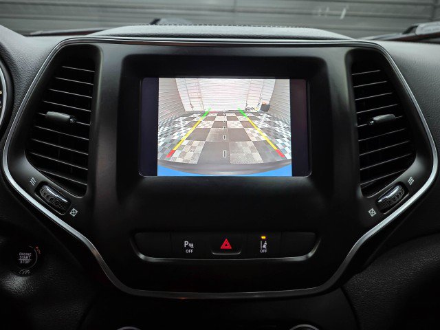 Used 2021 Jeep Cherokee Latitude Plus AWD/4WD image 26