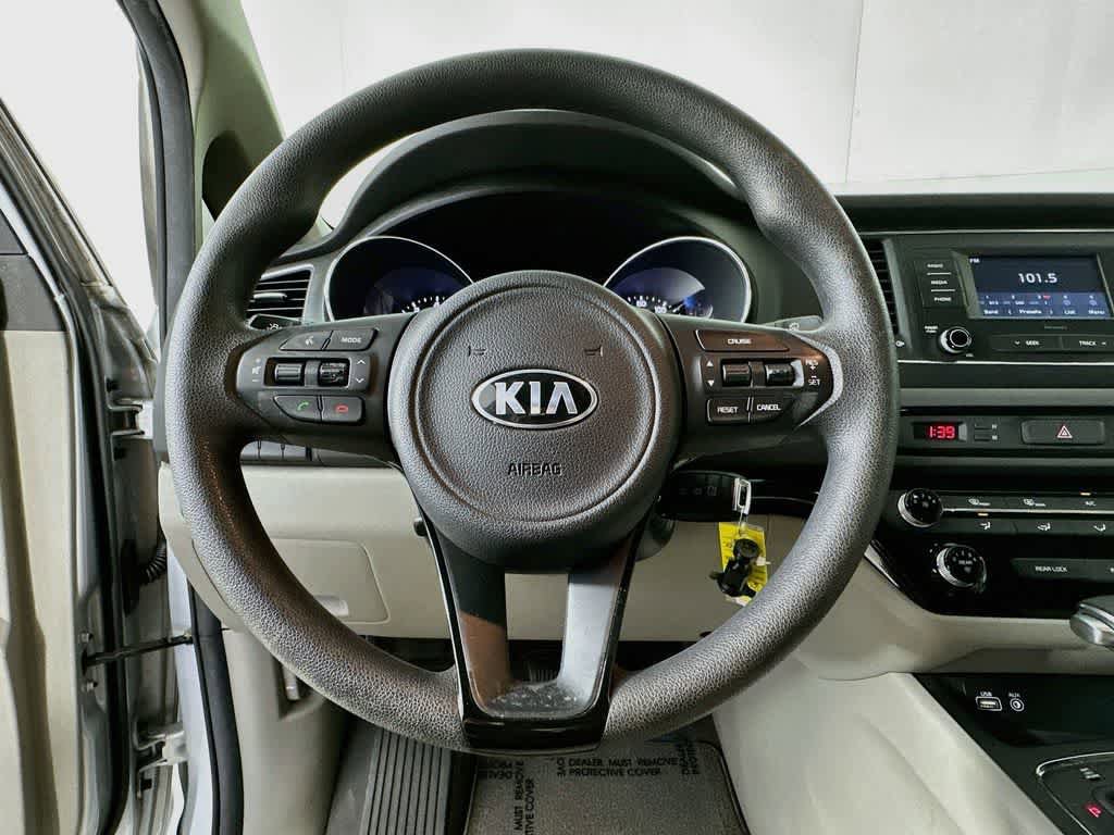 Used 2018 Kia Sedona L FWD image 16