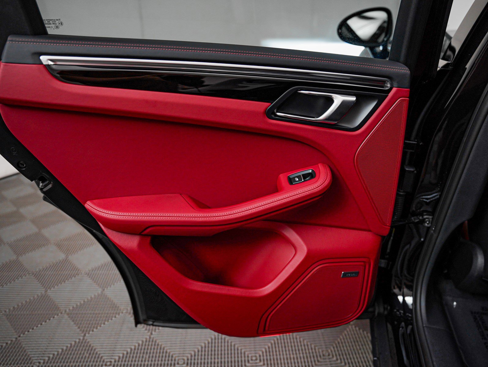 Used 2025 Porsche Macan S image 29