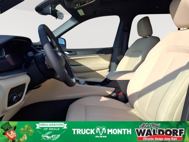 New 2025 Jeep Grand Cherokee L Limited image 11