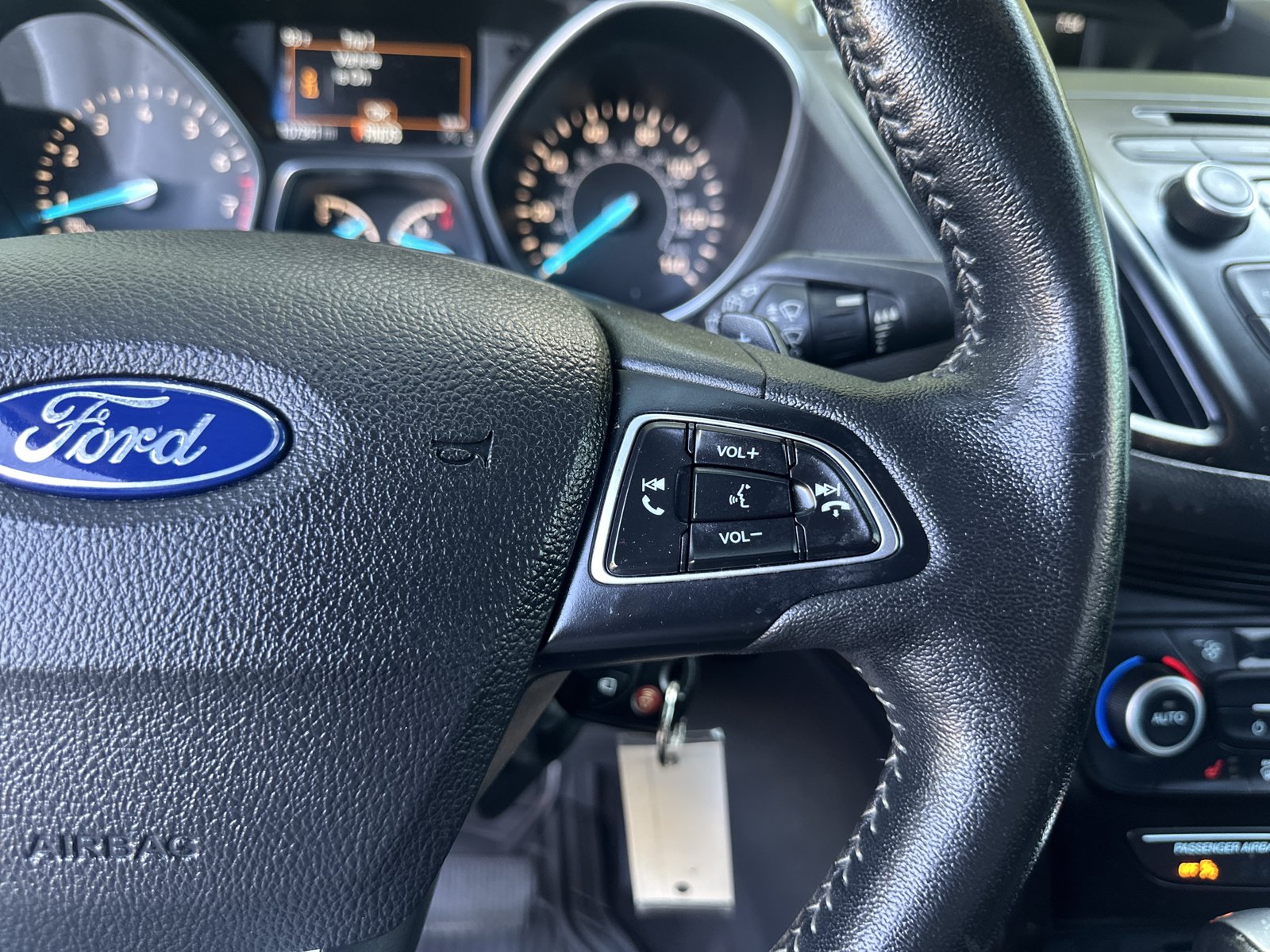 Used 2018 Ford Escape SE w/ SE Sport Appearance Package AWD/4WD image 12