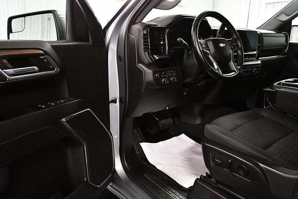 Used 2023 Chevrolet Silverado 1500 LT AWD/4WD image 17