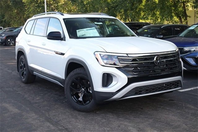 New 2026 Volkswagen Atlas Peak Edition image 2