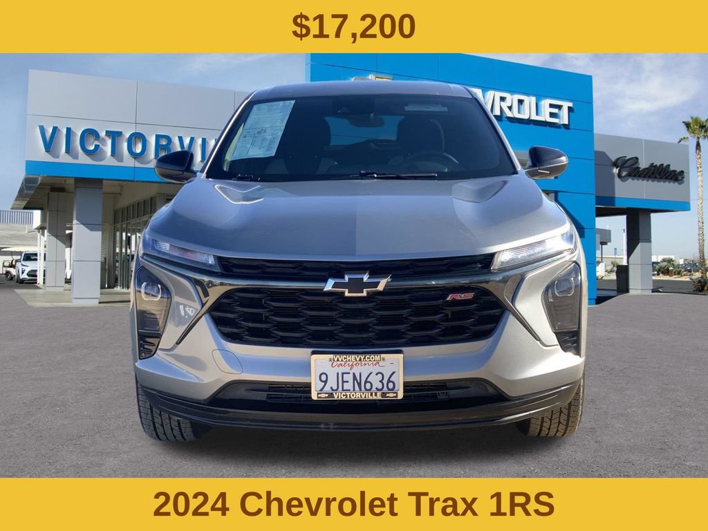 Used 2024 Chevrolet Trax RS FWD image 2