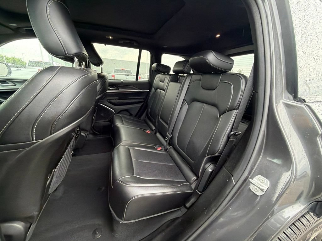 Used 2024 Jeep Grand Cherokee Limited w/ Luxury Tech Group II AWD/4WD image 13
