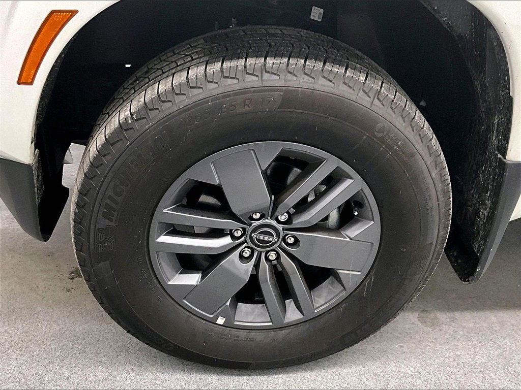 Used 2025 Nissan Frontier SV image 7