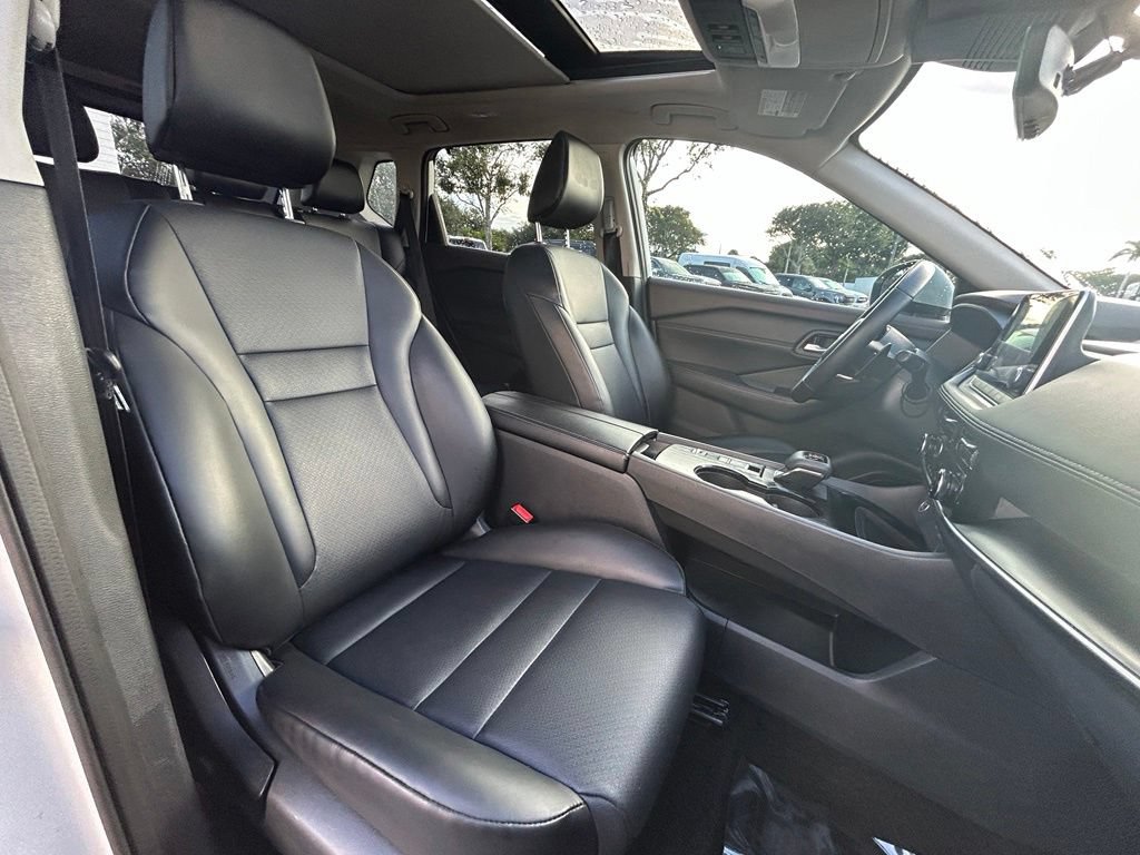 Used 2022 Nissan Rogue SV w/ SV Premium Package FWD image 27