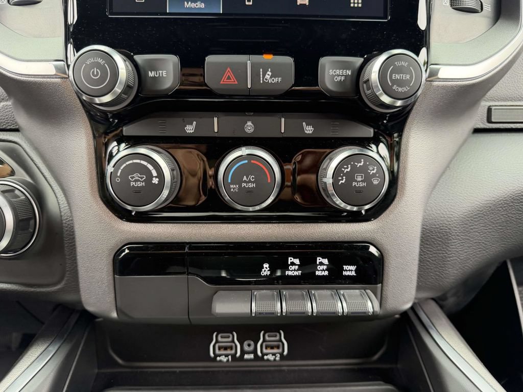 Used 2025 RAM 1500 Big Horn AWD/4WD image 29