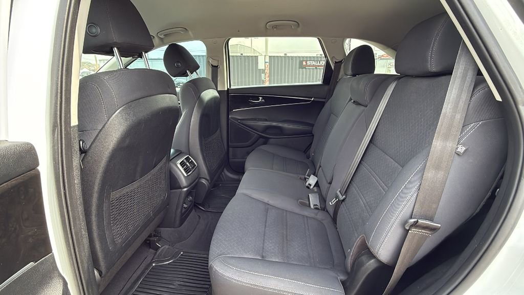 Used 2018 Kia Sorento FWD image 15