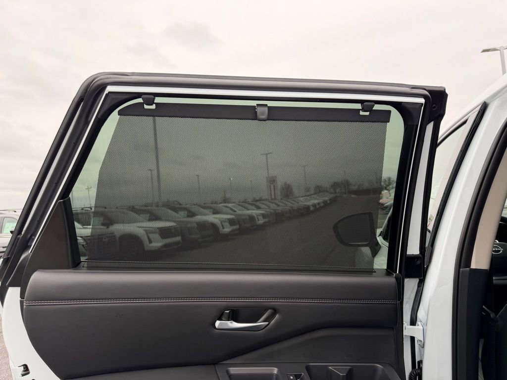 New 2026 Nissan Pathfinder Platinum image 18