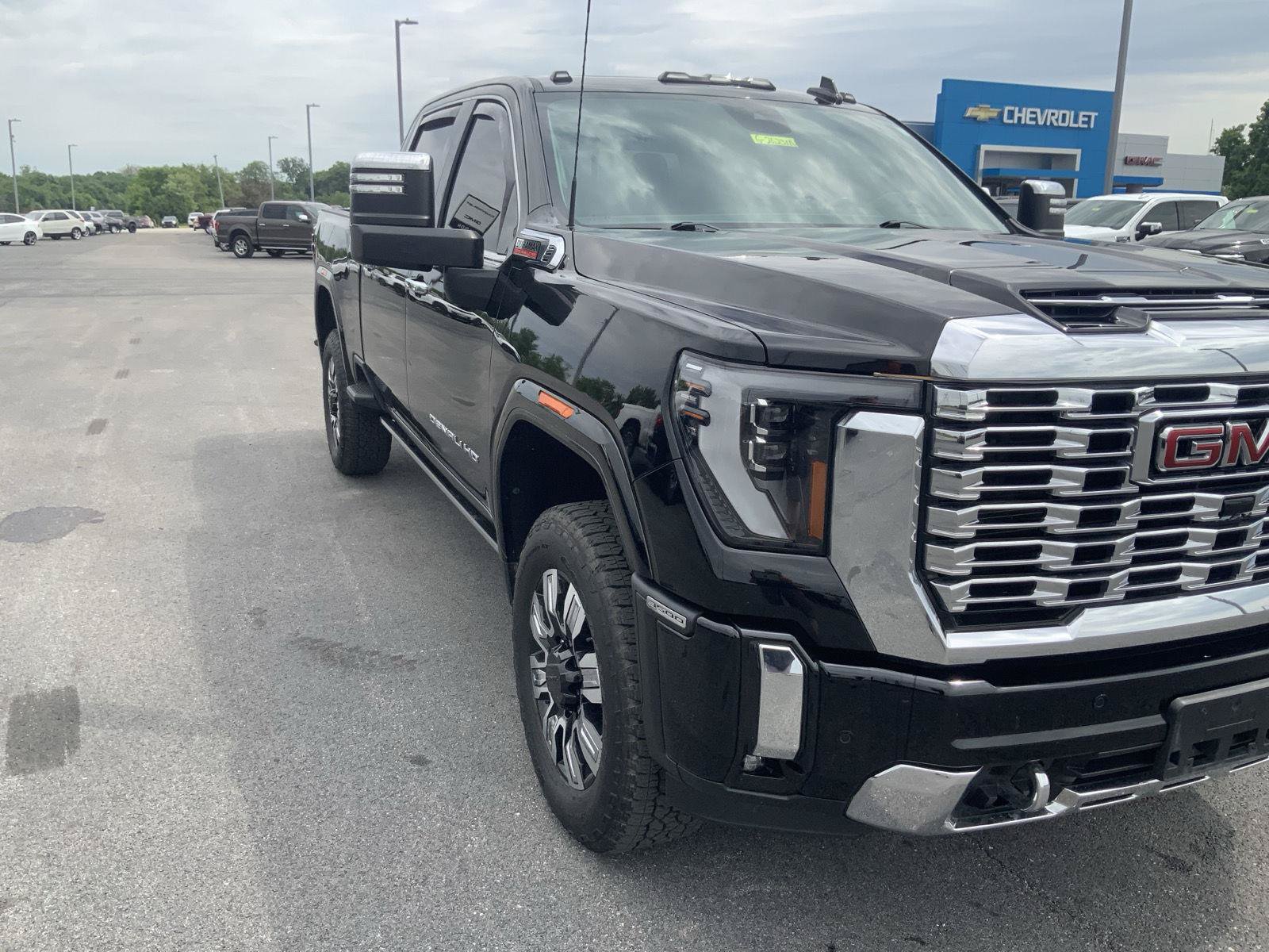 Used 2024 GMC Sierra 3500 Denali w/ Denali Reserve Package AWD/4WD image 17