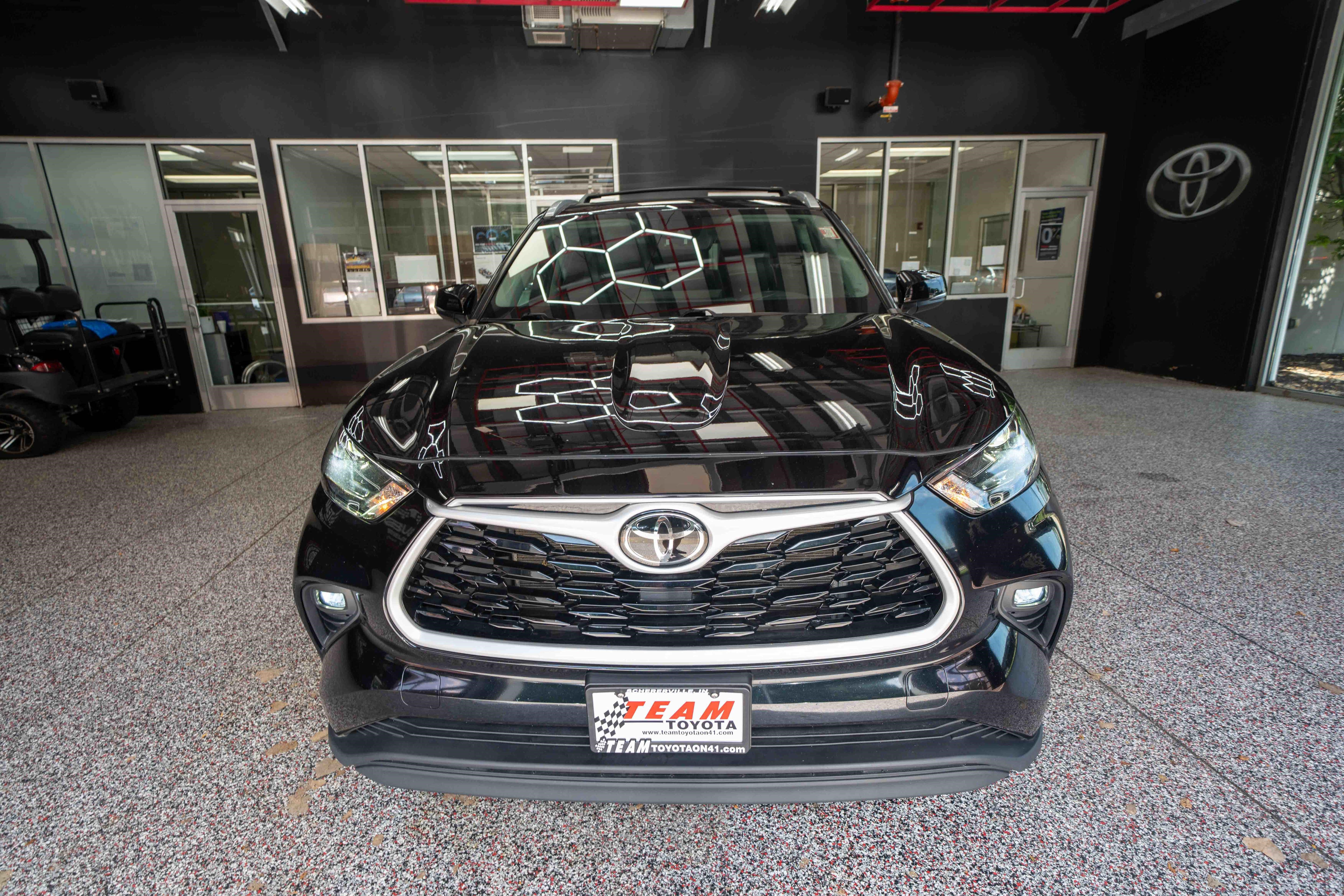 Used 2023 Toyota Highlander XLE AWD/4WD image 6