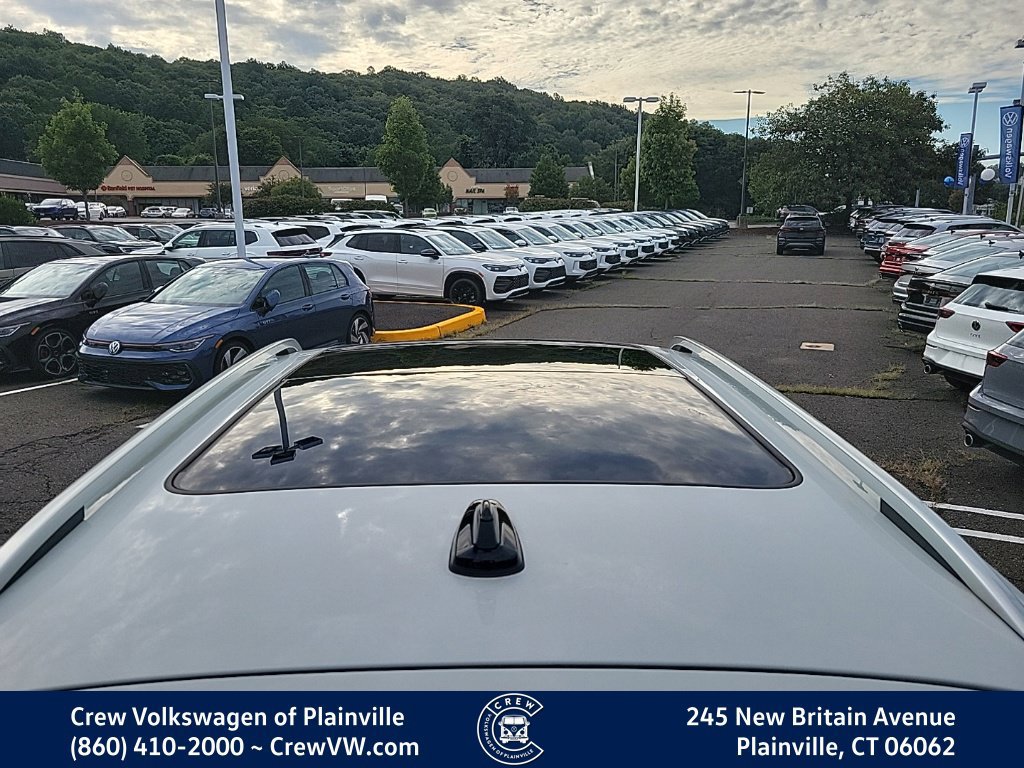 Certified 2023 Volkswagen Taos SE w/ Panoramic Sunroof Package AWD/4WD image 30