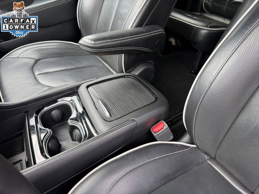 Certified 2025 Chrysler Pacifica Limited FWD image 23