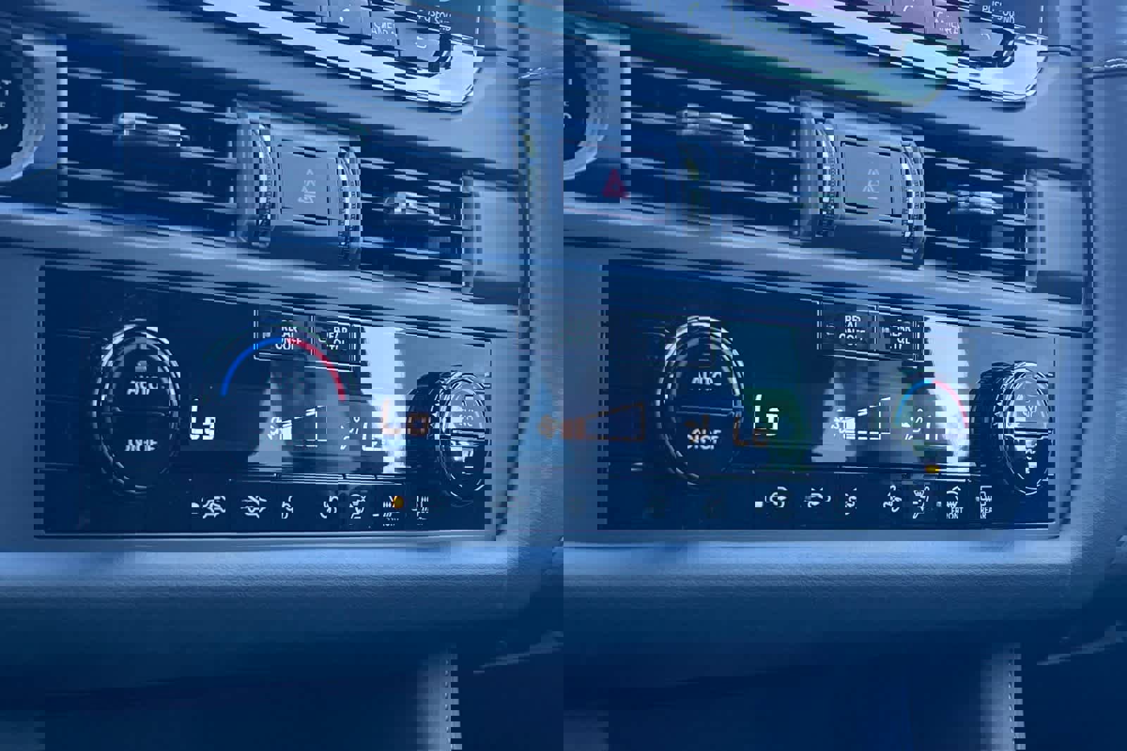 New 2025 Nissan Pathfinder S image 25