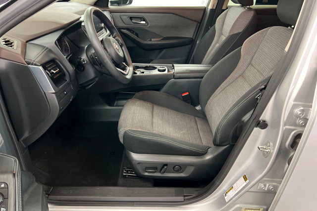 Used 2021 Nissan Rogue SV image 17