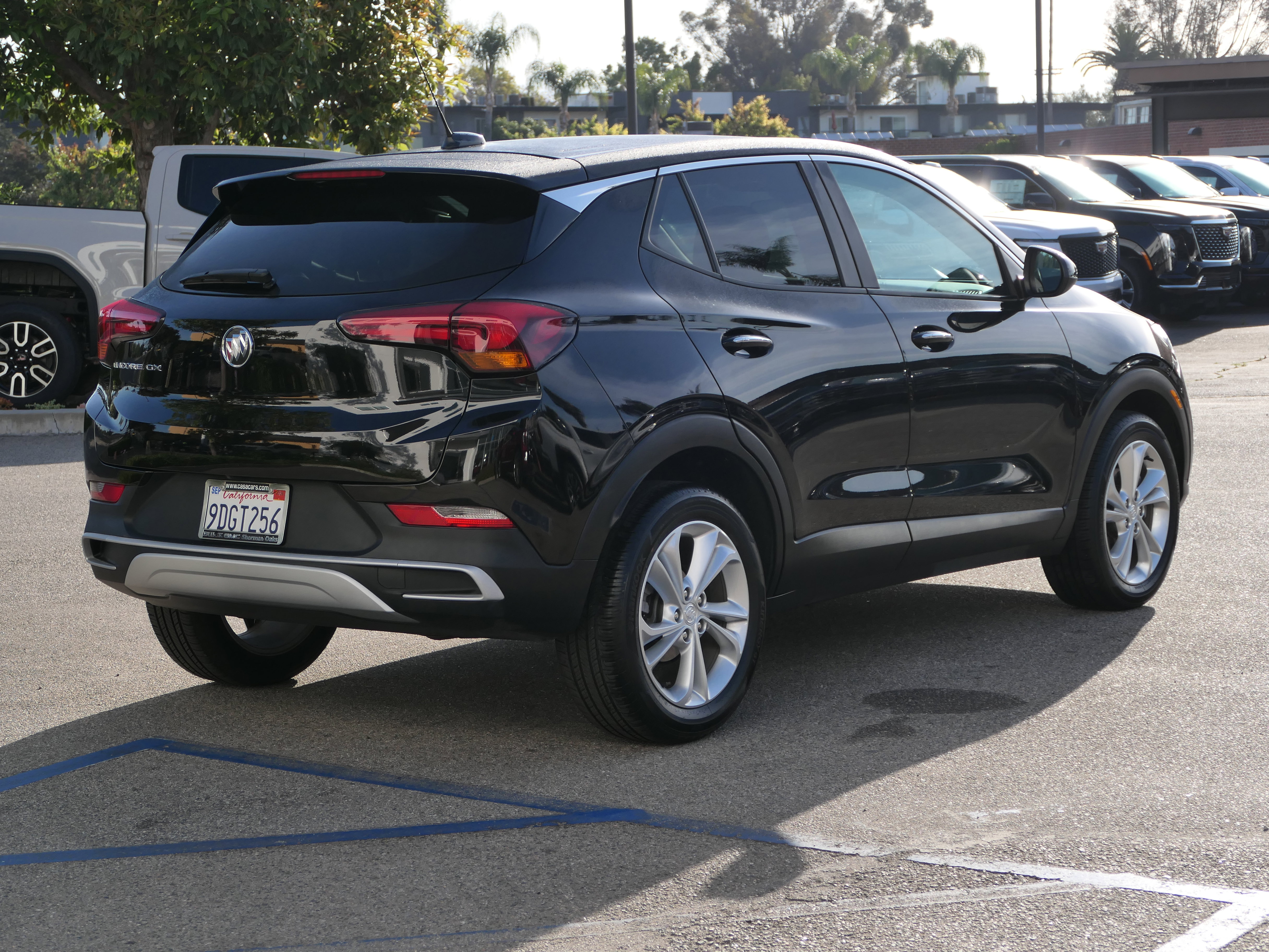 Used 2023 Buick Encore GX Preferred w/ Cold Weather Comfort Package FWD image 5