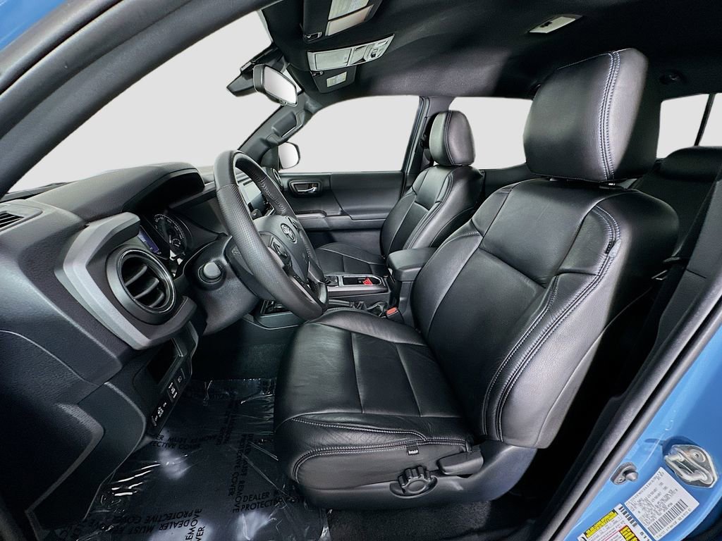 Used 2019 Toyota Tacoma TRD Sport AWD/4WD image 5