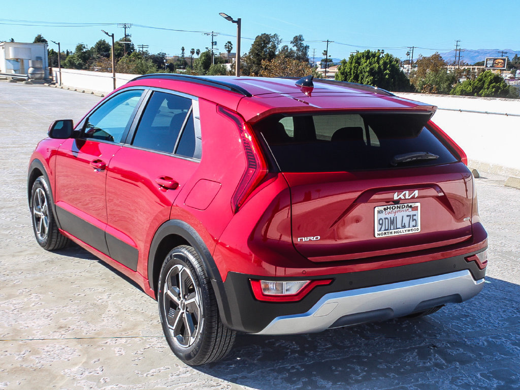 Used 2023 Kia Niro EX FWD image 4