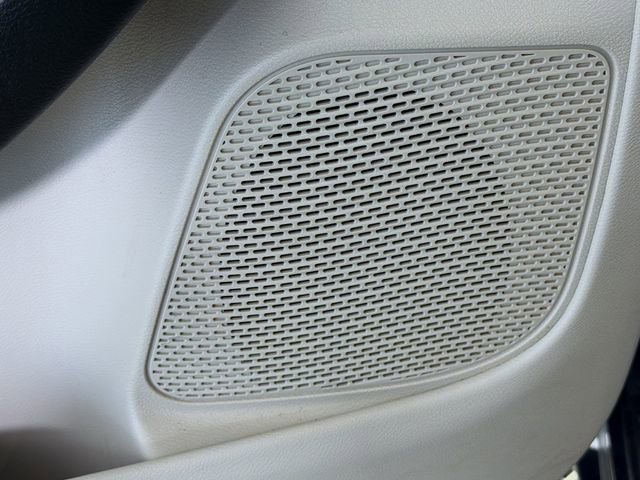 Used 2022 Chrysler Pacifica Touring-L image 19