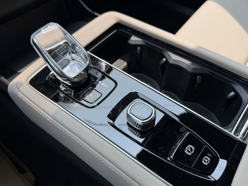 New 2026 Volvo XC90 B6 Plus w/ Protection Package Premier AWD/4WD image 6
