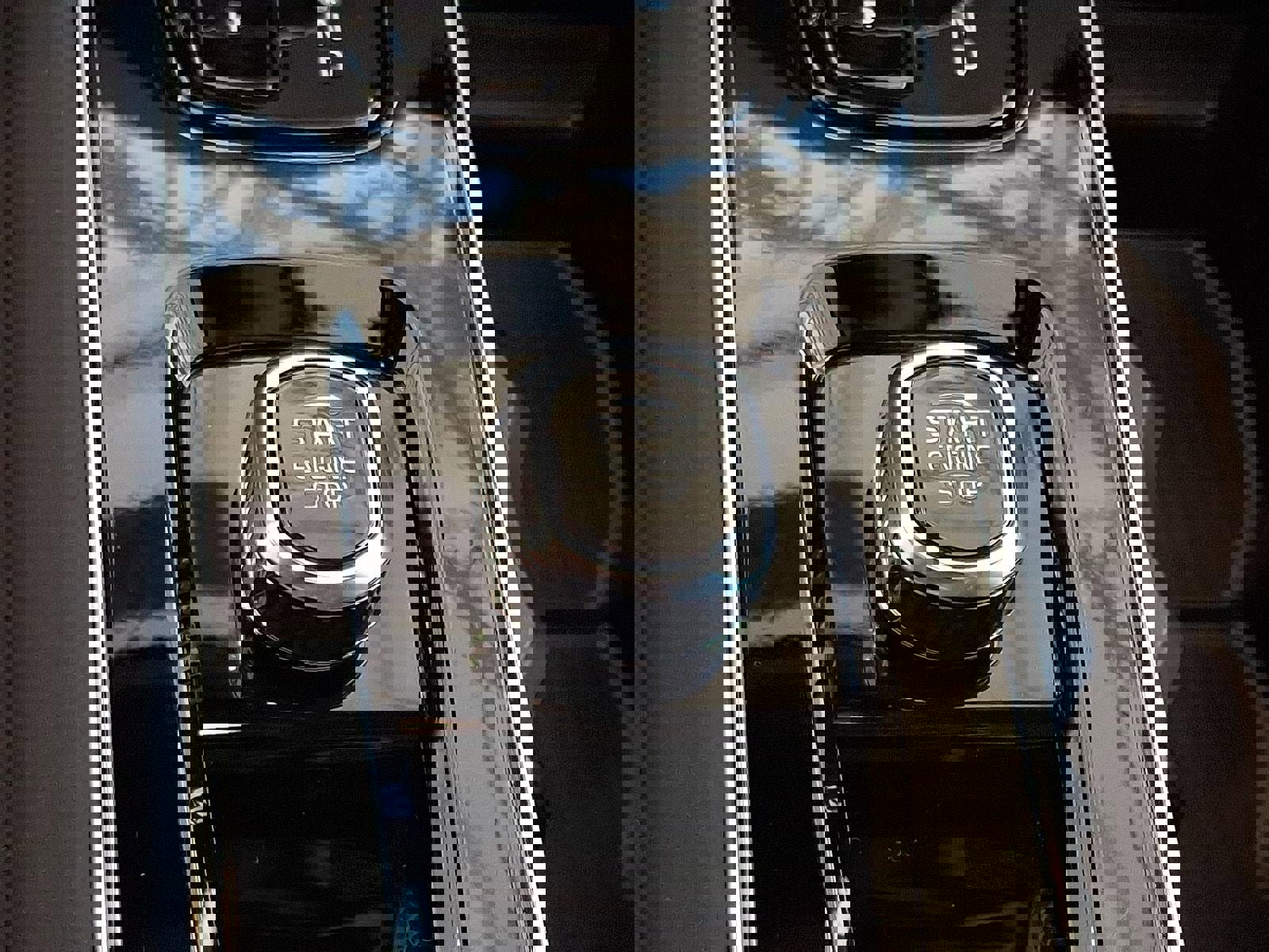 Certified 2026 Volvo XC90 T8 Plus w/ Protection Package Premier image 27