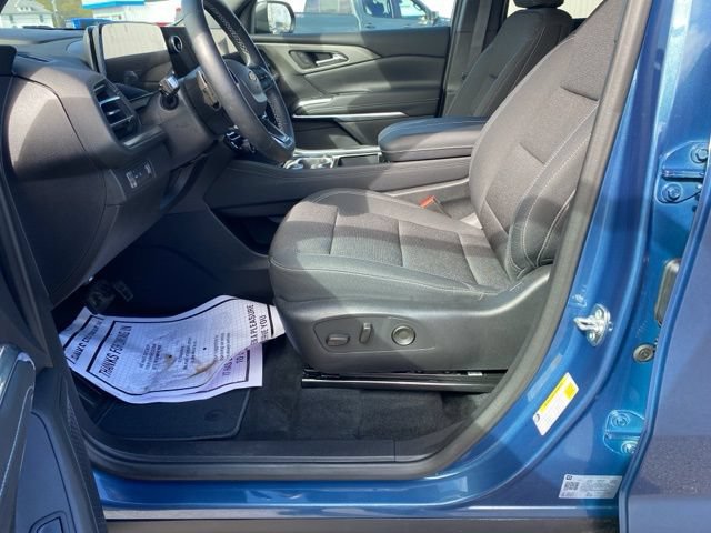 Used 2025 Chevrolet Traverse LT FWD image 21