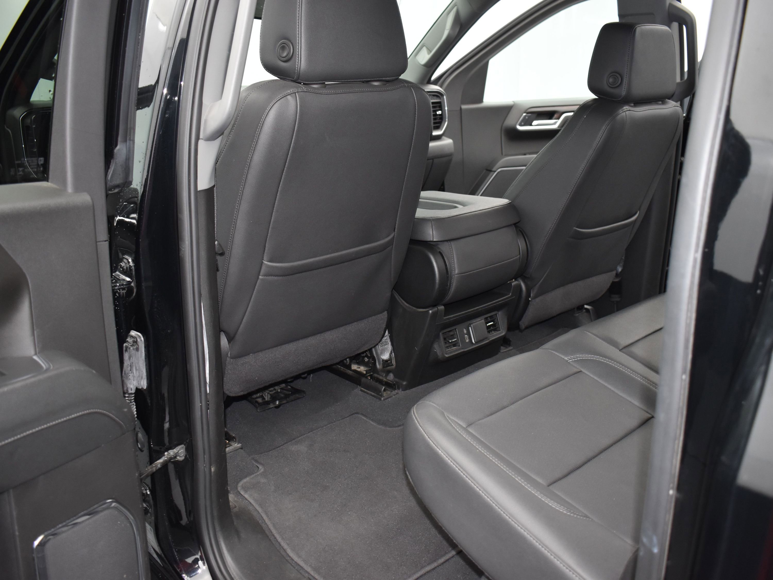 Used 2025 GMC Sierra 1500 SLT image 13