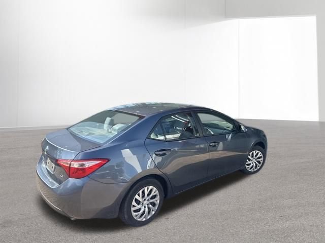 Used 2017 Toyota Corolla LE FWD image 2