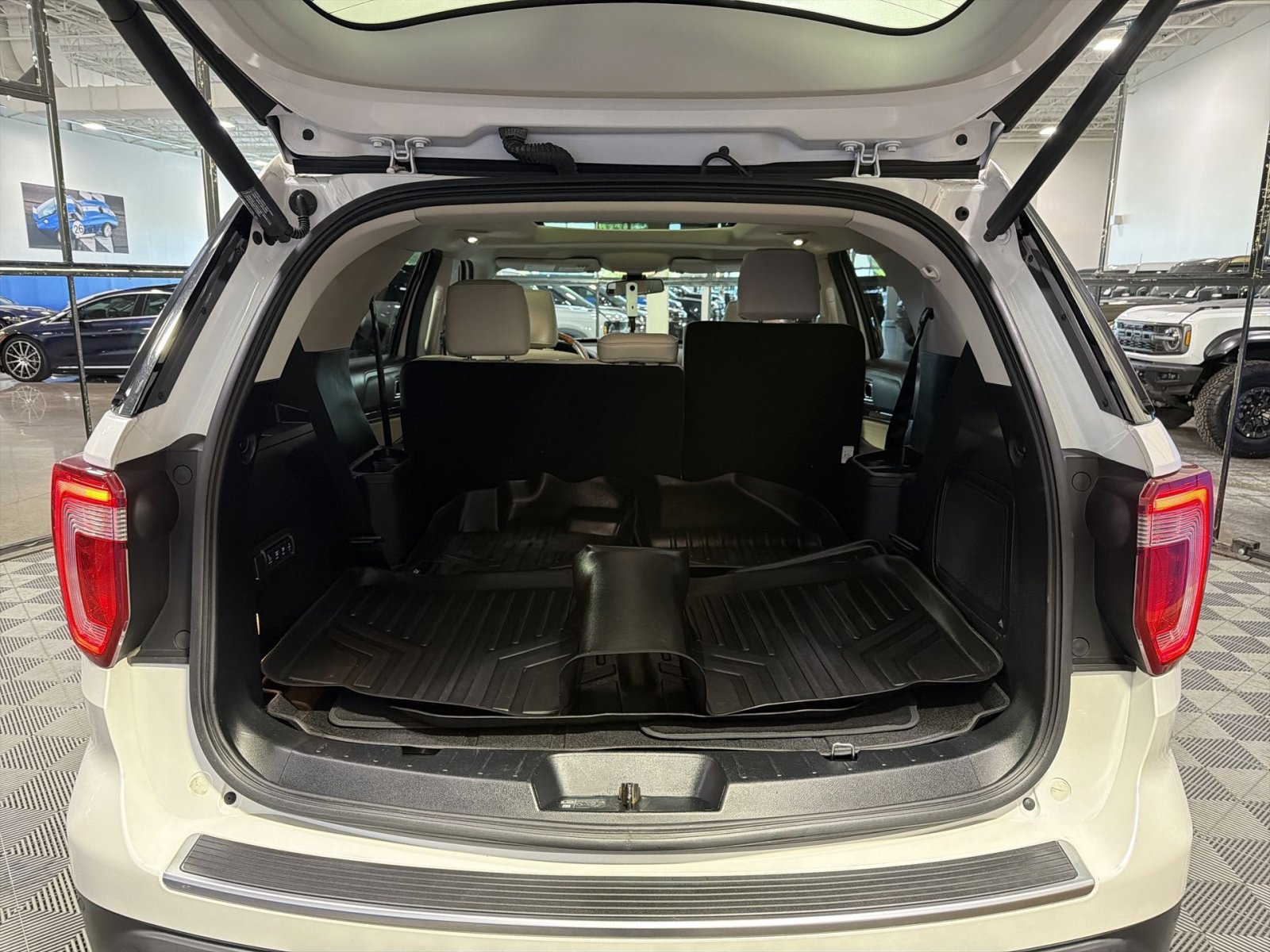 Used 2019 Ford Explorer Platinum AWD/4WD image 43