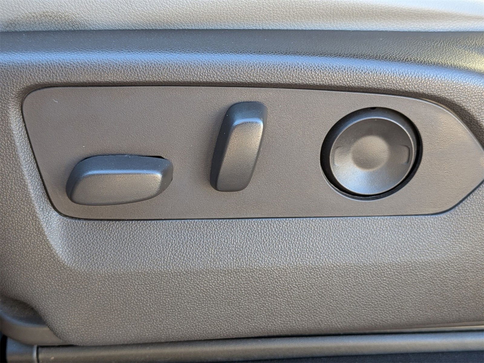 Used 2021 Chevrolet Tahoe LT w/ LT Signature Package image 16