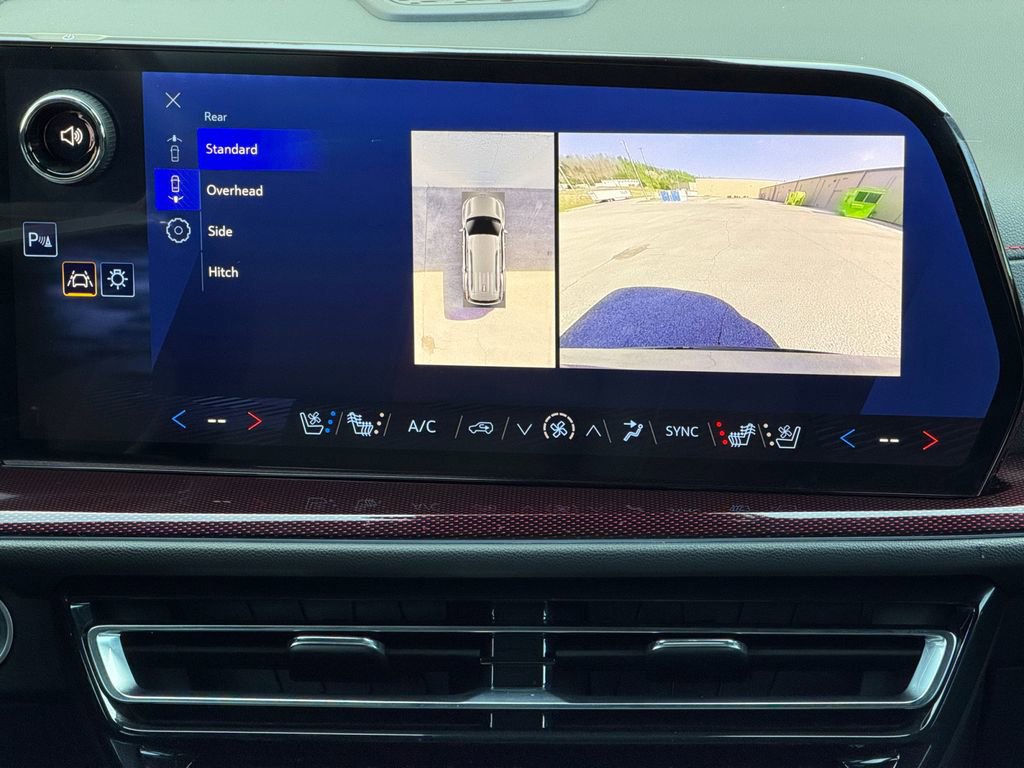 Used 2025 Chevrolet Traverse RS w/ LPO, Floor Liner Package FWD image 12