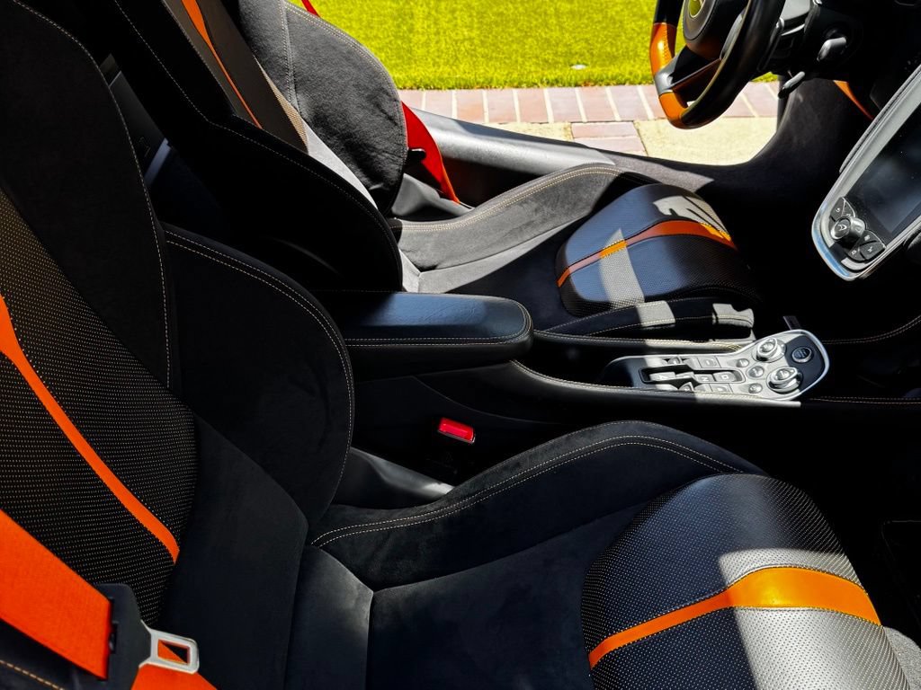 Used 2019 McLaren 570S Spider RWD image 32