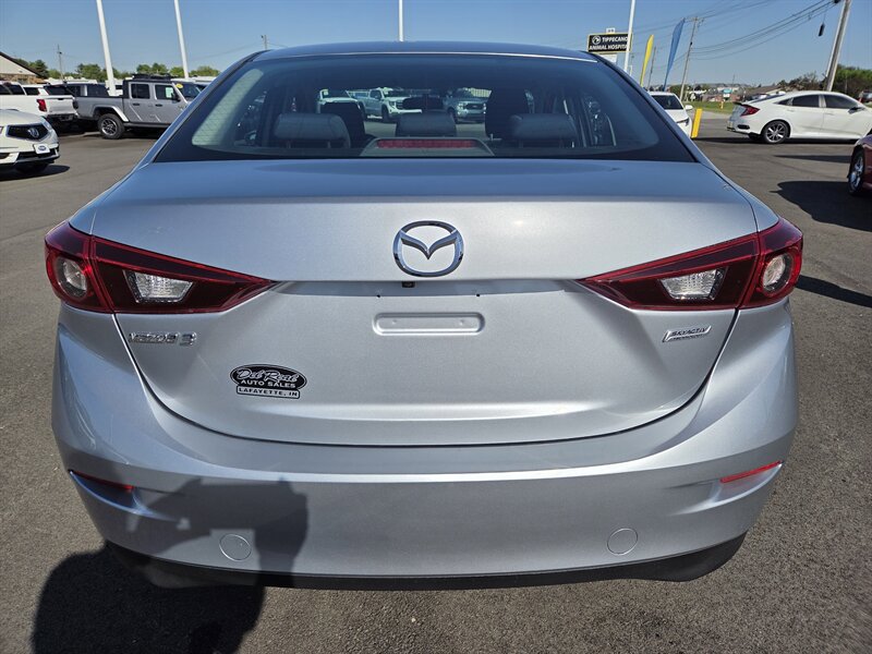 Used 2017 MAZDA MAZDA3 Sport w/ Preferred Equipment Package FWD image 4