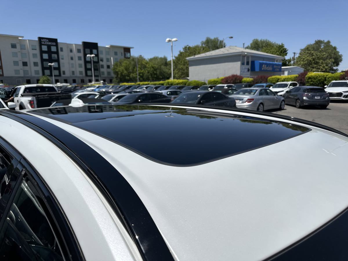 Used 2022 Volvo XC60 T8 R-Design w/ Advanced Package image 24