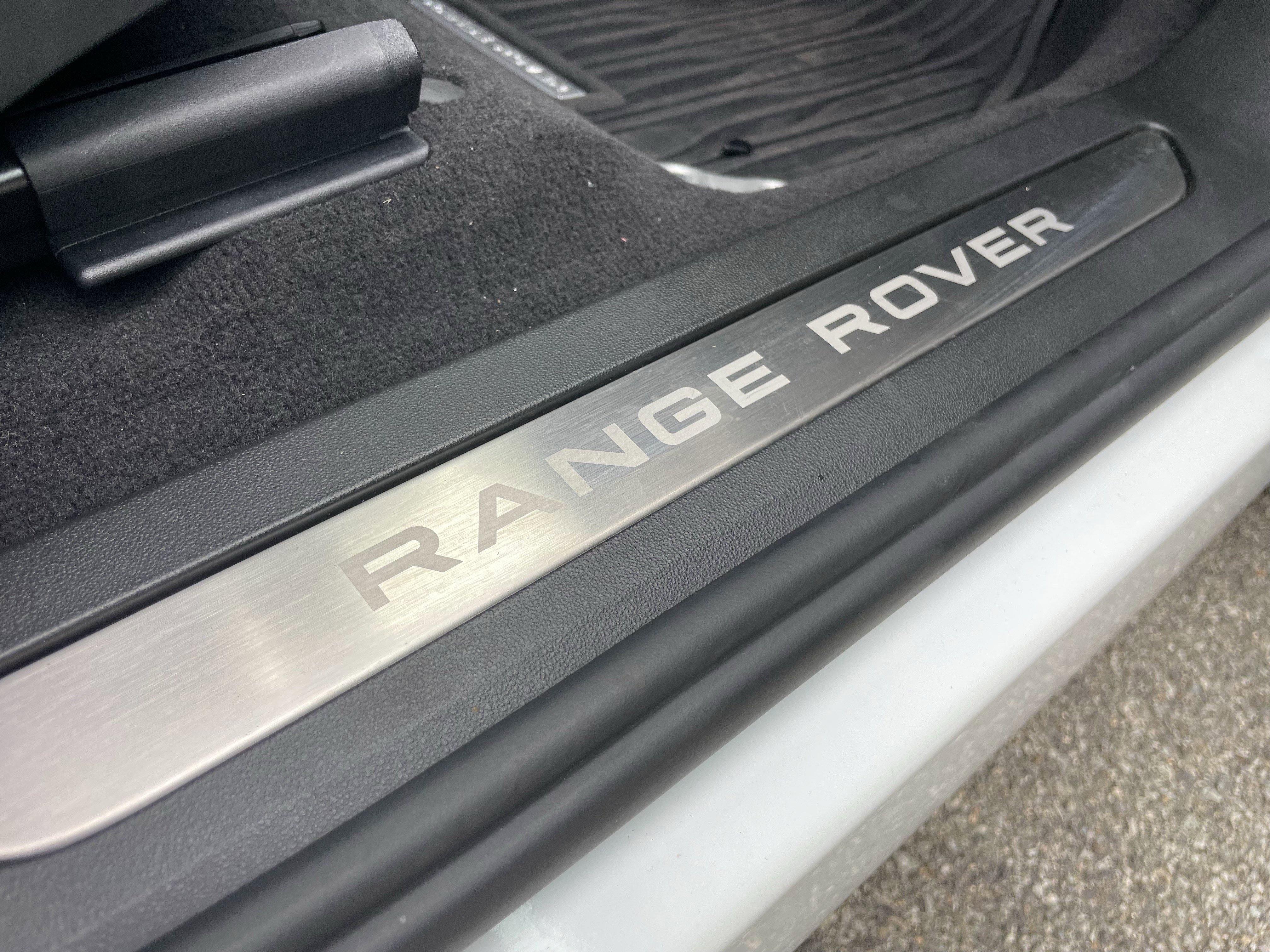 Certified 2024 Land Rover Range Rover Evoque Dynamic SE image 38